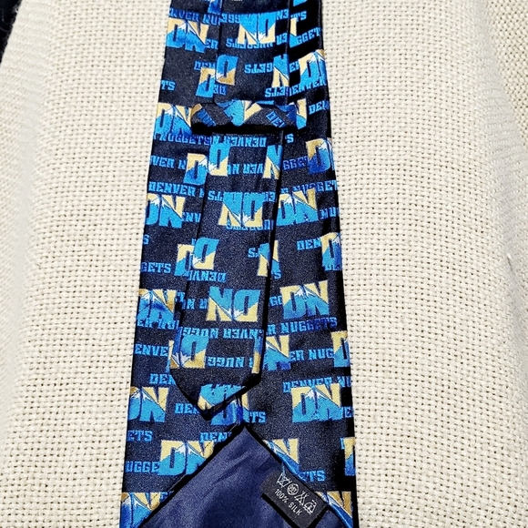 Vintage Denver Nuggets NBA 100% Silk Necktie Made in USA - Picture 2 of 6